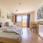 アパートホテル Praga & Restaurant Zell Am See-kaprun 3*