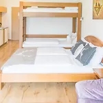アパートホテル Praga & Restaurant Zell Am See-kaprun ピーゼンドルフ