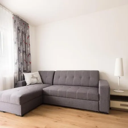 Aparthotel Praga & Restaurant Zell Am See-kaprun 4*