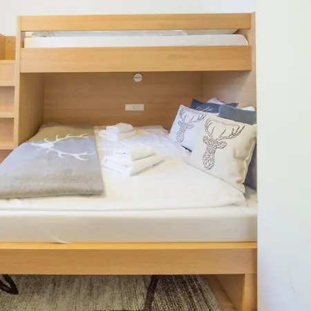 Aparthotel Praga & Restaurant Zell Am See-kaprun 4*