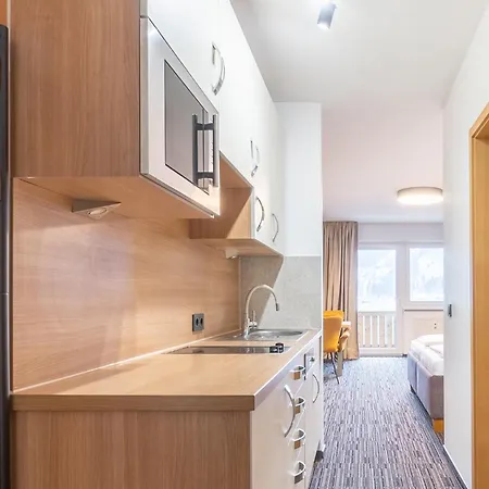 Aparthotel Praga & Restaurant Zell Am See-kaprun 4*