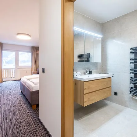 Lägenhetshotell Praga & Restaurant Zell Am See-kaprun