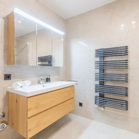 Aparthotel Praga & Restaurant Zell Am See-kaprun Piesendorf