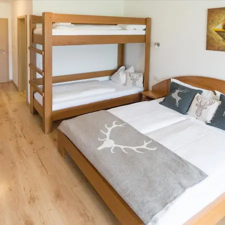 Praga & Restaurant Zell Am See-kaprun アパートホテル 3*