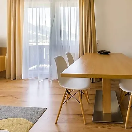Aparthotel Praga & Restaurant Zell Am See-kaprun 3*