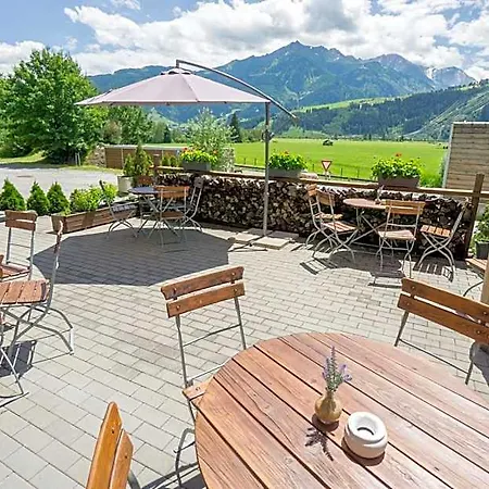 Praga & Restaurant Zell Am See-kaprun アパートホテル ピーゼンドルフ